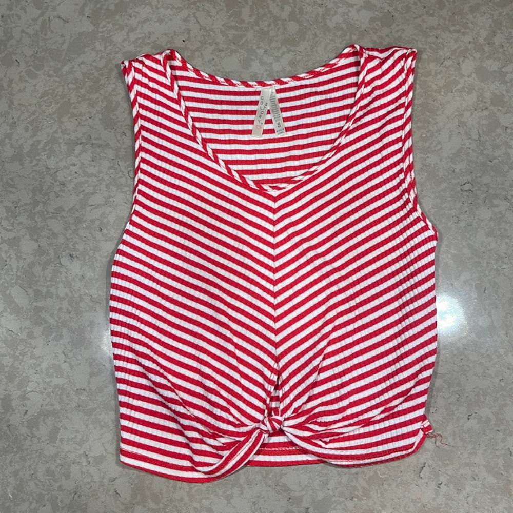 Red stripped sleeveless shirt with a little knot in the front.